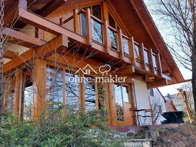 Einzigartiges Holzhaus im Grünen in Randlage und doch zentral