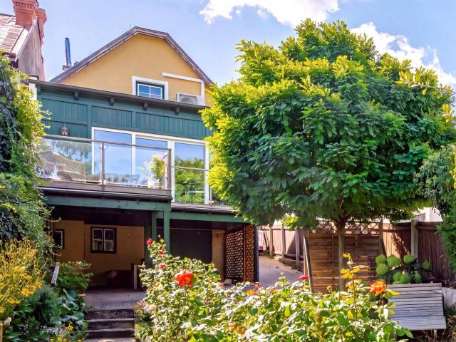 EINZIGARTIGES LIEBHABEROBJEKT! Entzückendes, generalsaniertes Winzerhaus am Gießhübl mit traumhaftem Garten, Carport, Wintergarten, Terrasse, Weinkeller, Gartenhaus um 95 m² erweiterbar, Salettl, uvm