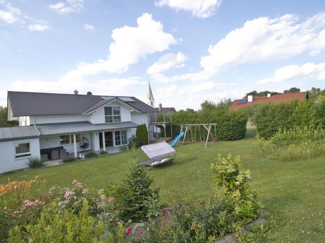 Einzigartiges Wohn und Geschäftshaus in idyllischer Ortsrandlage mit Blick ins Grüne