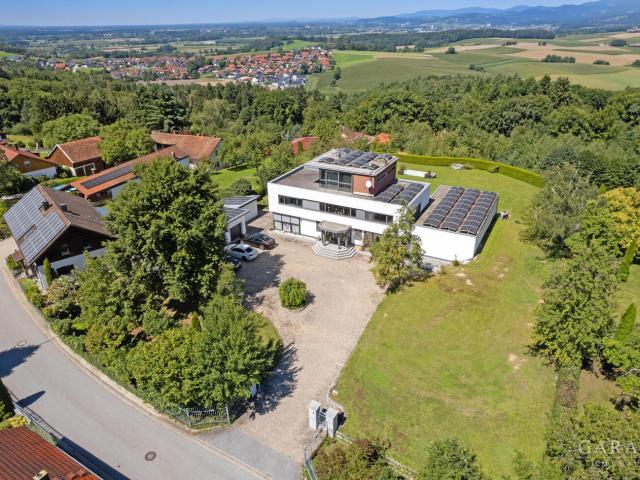 Einzigartiges Wohnambiente auf großzügigem Parkgrundstück