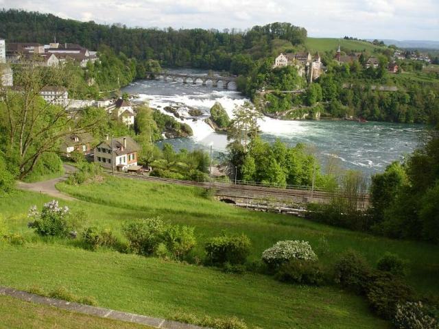 UNIKAT! MIT SPEKTAKULÄRER RHEINFALL SICHT!