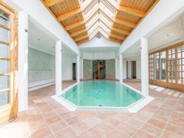 Einzigartiges Wohnen in erhöhter Lage samt Indoor Pool und Wellnessbereich