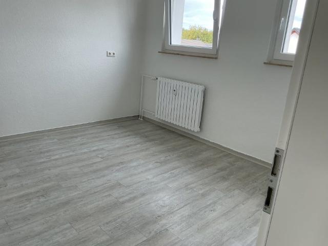 Einzug kurzfristig möglich! sehr schöne 2,5 Zi. Wohnung mit Balkon