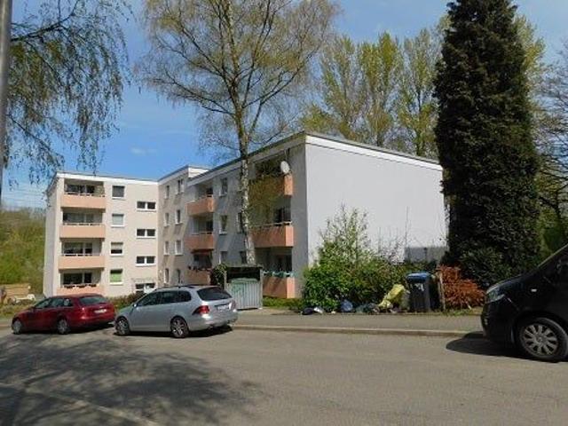 Einzugsbereit neu renovierte Wohnung mit Balkon für eine nette Familie!