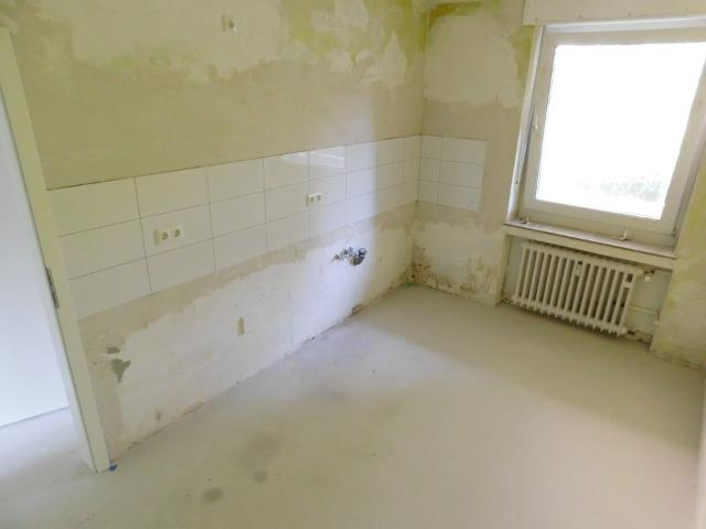 Einzugsbereit im Erdgeschoss! Großzügige Wohnung mit drei Zimmern und Balkon!