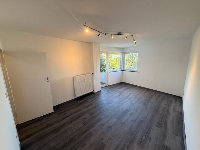 Einzugsbereit! 2 Zi. Mietwohnung mit Loggia