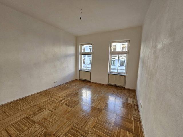 Einzugsbereite 2 Zimmer Altbauwohnung mit Lift – hofseitiges Schlafzimmer, U Bahn Nähe & hoher Lagezuschlag