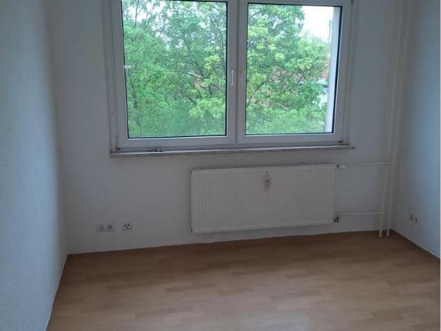 einzugsfertige 3 Raumwohnung mit großem Balkon