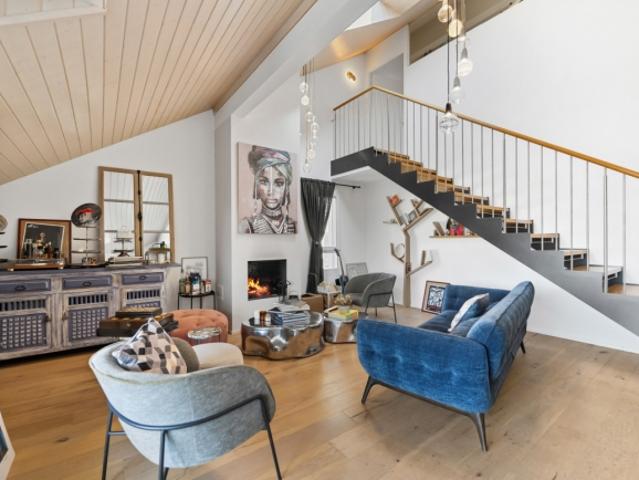 EIN AUSSERGEWÖHNLICHES DUPLEX IM HERZEN VON GLAND