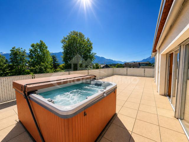 EIN AUSSERGEWÖHNLICHES PENTHOUSE MIT ZWEI TERRASSEN & JACUZZI