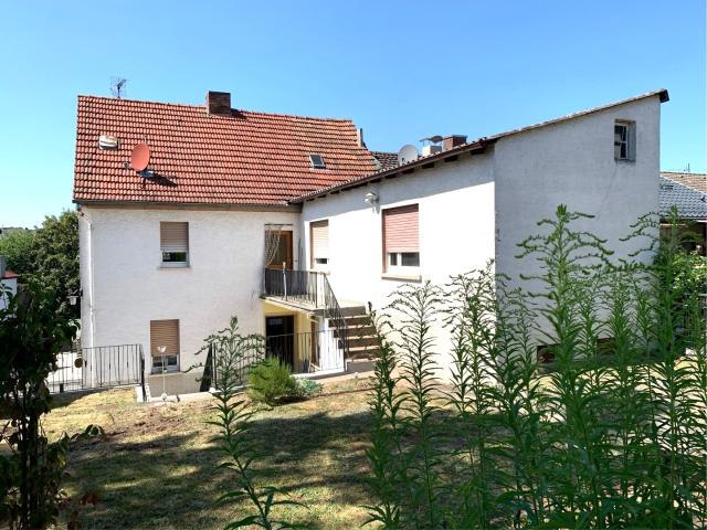 Ein besonderes 2 Fam. Haus mit Nebengebäude, Doppelgarage und schönem Garten in der City von Haibach renovierungsbedürftig