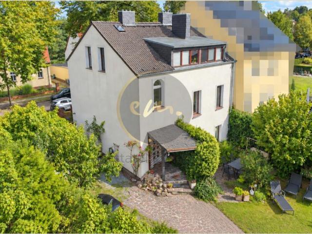 Ein bis Drei Familien Haus mit Garage, Carport und großzügigem Garten in Berlin Buch