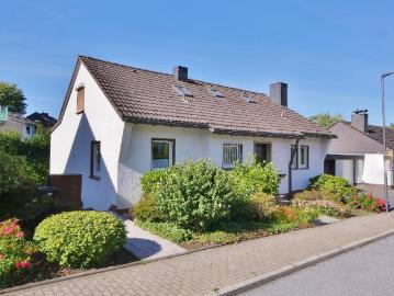 Ein bis Zweifamilienhaus mit viell zusätzlicher Nutzfläche und vielen Möglichkeiten in beliebter, innenstadtnaher Lage von Haan