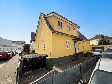Ein bis Zweifamilienwohnhaus mit Garage und Garten in zentraler Lage von Weinheim