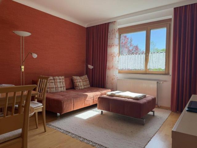 Ein bzw. Zweifamilienhaus in elitärer oberlaaer Ruhelage, Garage, großer Garten, äusserst gepflegter Zustand