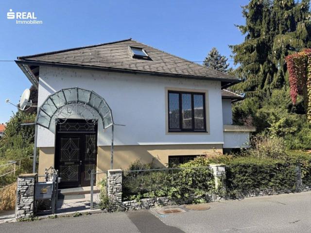 Ein großzügiges Grundstück mit Wohnhaus erwartet Sie hier im Herzen der Innenstadt