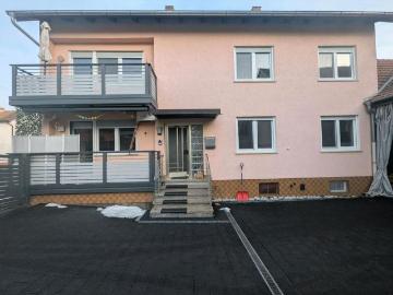 ein Großzügiges Zweifamilienhaus