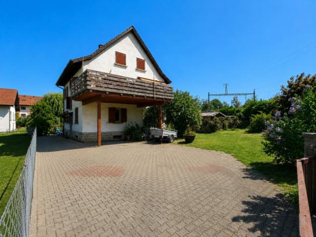 Ein großes Grundstück von 300 m² mit Baugrund im Herzen von Courgenay
