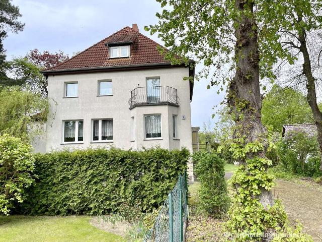 Ein großes Haus für die Familie mit riesigem Garten Grundstück