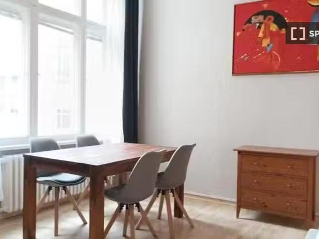 Ein großes Schlafzimmer Apartment in Wilmersdorf