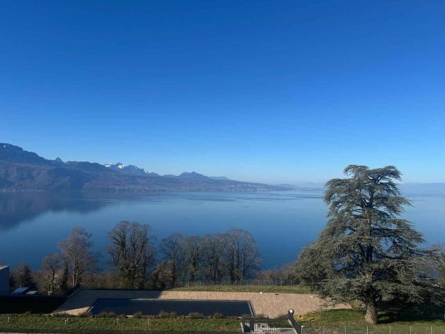 Ein echtes kleines Juwel mit 2,5 Pence mit großem Balkon und atemberaubendem Blick auf den See