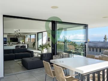 Ein exklusives Refugium, das gepflegtes Design mit einer Seeperspektive verbindet