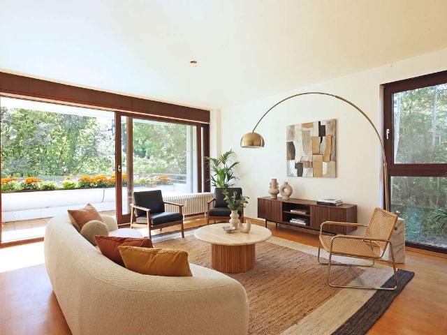 Ein Fall für Zwei! Sonnige 2 Zimmer Wohnung mit großem Balkon und TG Stellplatz
