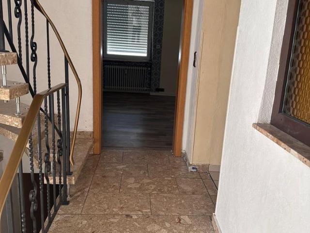 Ein Familienhaus mit 6 Zimmern, Keller, Garage in Linden