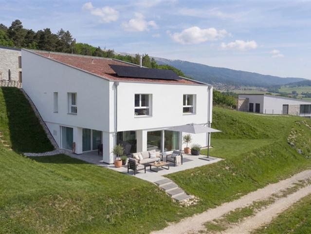 Ein Haus, das für die Familie konzipiert ist – grosses Grundstück von 860 m2