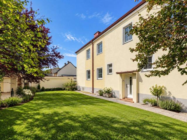 Ein Haus, viele Möglichkeiten | Großzügiges Zuhause mit zwei Wohnebenen und Ausbaureserve | 2 Küchen | Separate Eingänge | Garten mit viel Privatsphäre