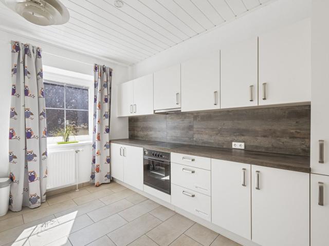 Ein Haus, Viele Möglichkeiten | Großzügiges Zuhause mit Zwei Wohnebenen und Ausbaureserve | 2 Küchen | Separate Eingänge | Garten mit Viel Privatsphäre
