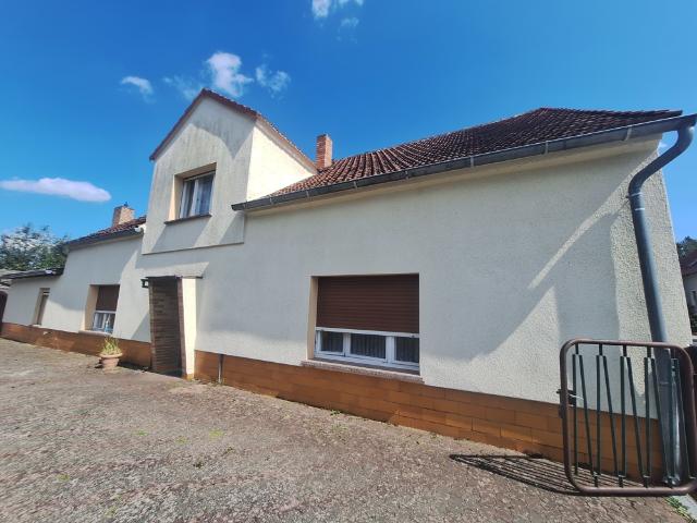 Ein Haus, viele Möglichkeiten Wohnen, Arbeiten und Leben auf großem Grundstück!