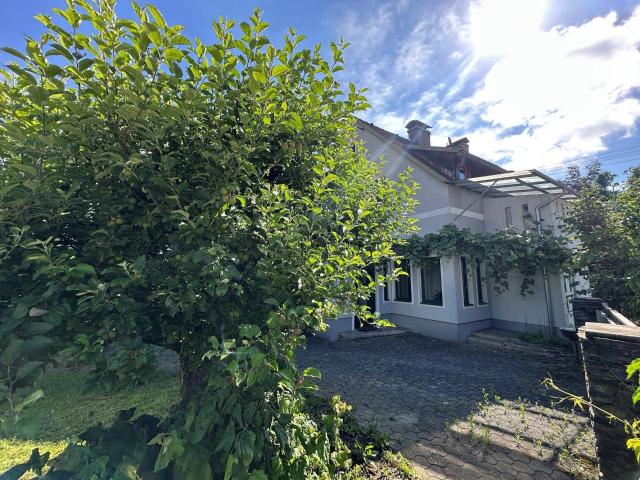 Ein Haus viele Perspektiven: Gemütliche Wohneinheiten und viel Platz für Hobbys und Fahrzeuge!