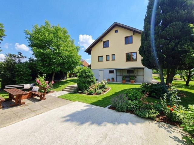 Ein Haus voller Möglichkeiten in idyllischer Lage Einfamilienhaus mit 130 m², 6 Zimmer, Keller und Garten in Riegersburg