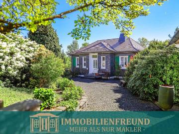 Ein Haus wie aus dem Bilderbuch Einfamilienhaus in Cronenberg auf riesigem Grundstück