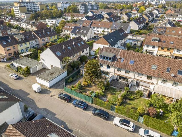 Ein Haus, zwei Wohnungen: Reihenendhaus im Kölner Norden – bezugsfrei