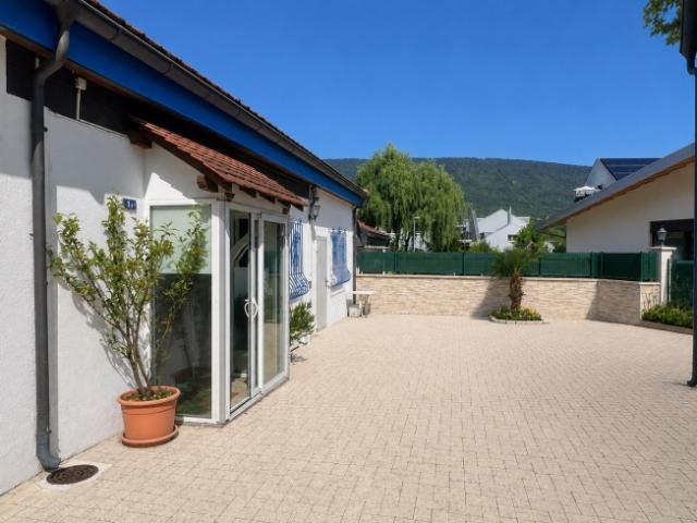 Ein Haus, zwei Wohnhäuser, nur einen Steinwurf von allen Annehmlichkeiten entfernt