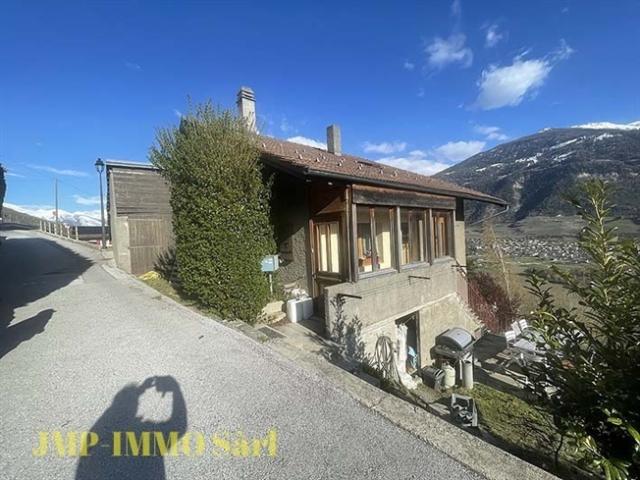Zu Verkaufen Haus mit Weinberg und freiem Blick zum Renovieren