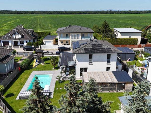 EIN HAUS, DAS ALLE STÜCKERL SPIELT ENERGIEEFFIZIENTES HAUS MIT 4 ZIMMERN, SWIMMINGPOOL, RIESIGEM KELLER UND KLIMAANLAGE