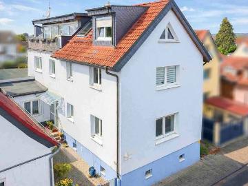 Ein Haus, das Komfort, Charakter & Familienleben vereint in ruhiger Lage von Schöneck