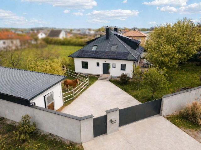 EIN HAUS, EIN ÄFFCHEN UND EIN PFERD HIER MACHST DU DIR DIE WELT, WIDEWITT SIE DIR GEFÄLLT!