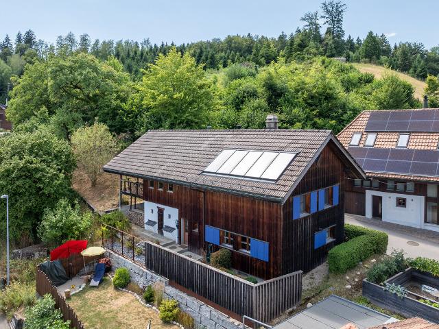 Ein Haus für Romantiker und eine Baulandparzelle mit Potential