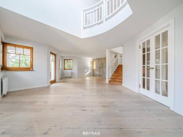 EINZIEHEN & WOHLFÜHLEN! Einzigartiges Einfamilienhaus mit traumhaftem großen Garten, Garage, Sauna. !