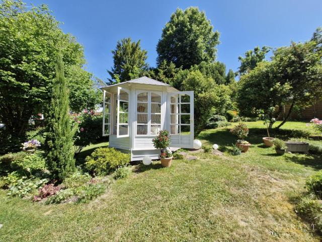 Ein Haus mit Geschichte, besonderer Atmosphäre und einem herrlichen Garten!
