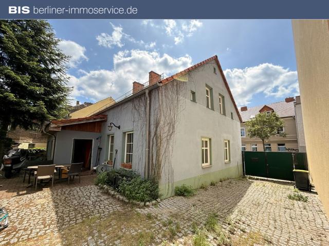 Ein Haus mit Geschichte. Ein Grundstück mit Zukunft. mit zusätzlichem Baupotenzial