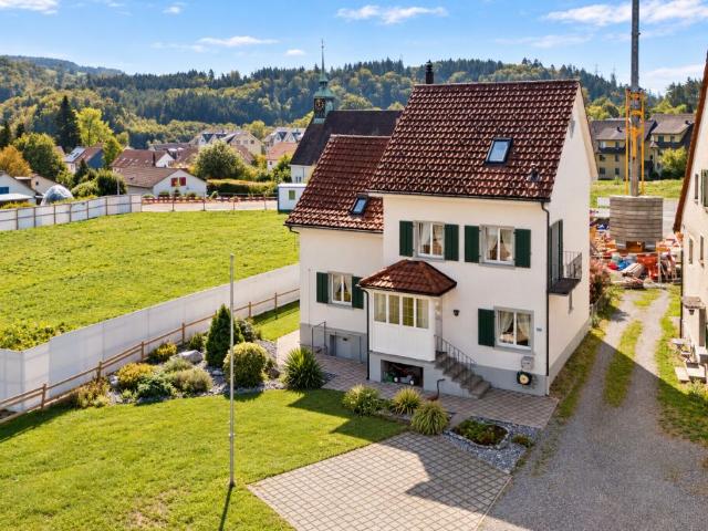 Ein Haus mit Geschichte: Grosszügiges 6.5 EFH mit schönem Wintergarten
