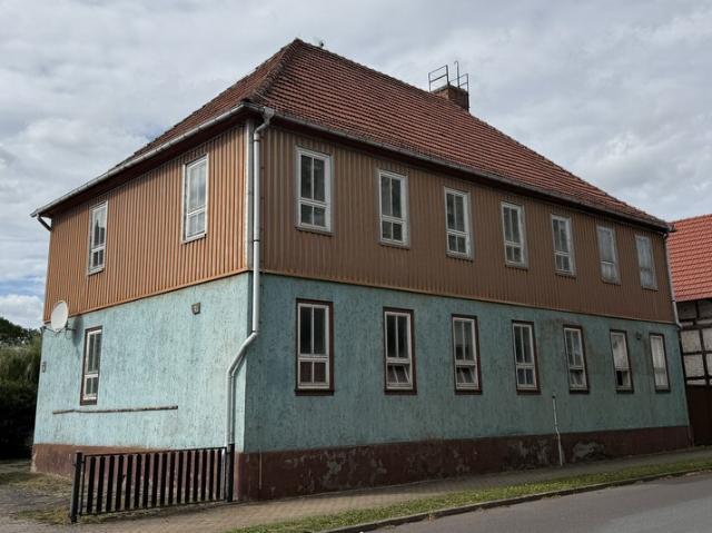 Ein Haus mit Vergangenheit und Zukunft – ehemalige Schule in Friedrichswerth sucht neuen Eigentümer