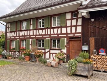 Ein historisches gut unterhaltenes Riegelhaus im Thurgau sucht eine neue Familie