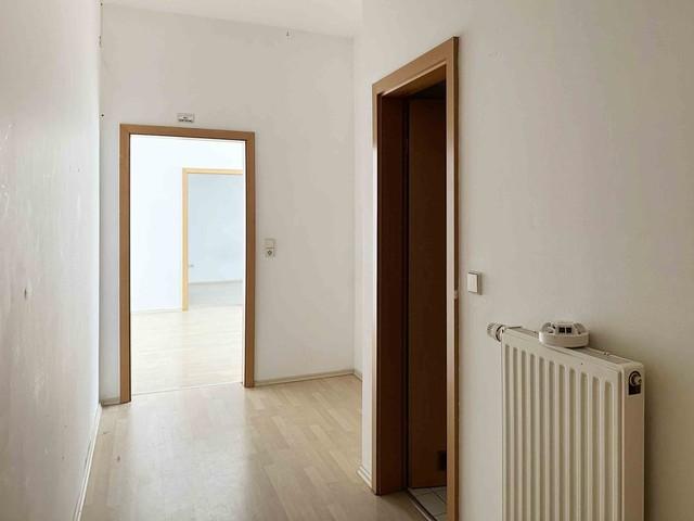 Ein interessanter Schnitt großzügige 2 Zimmer Wohnung mit Balkon, nah zum Riebeckplatz