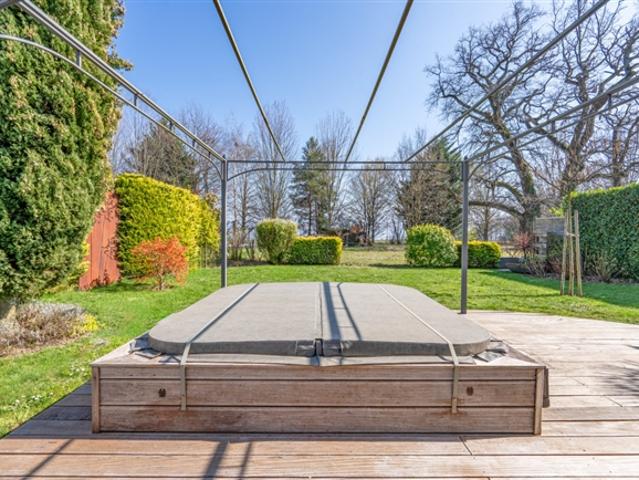 EIN IDEALER STANDORT ZWISCHEN SEE UND WEINBERGEN